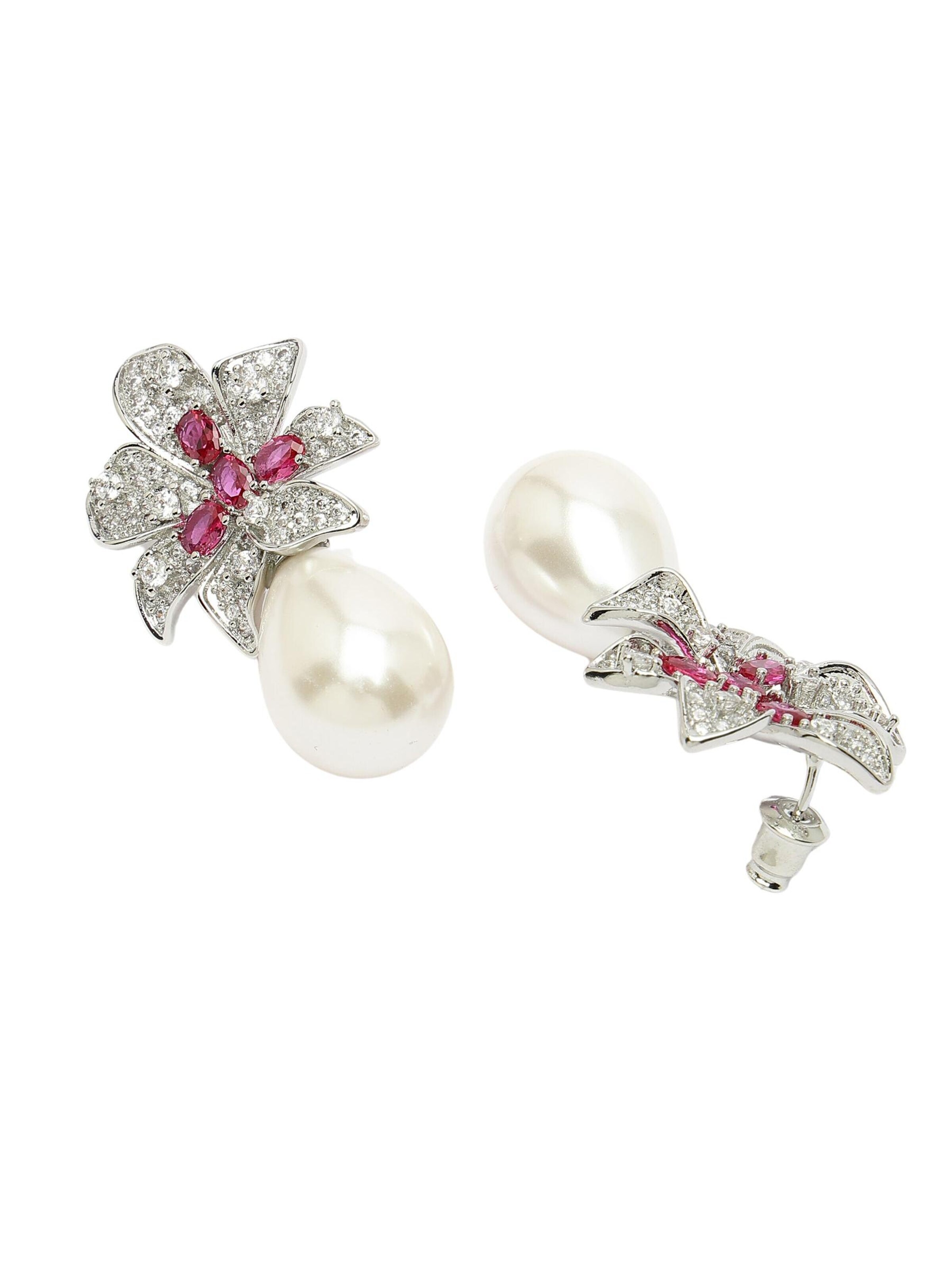 AVANT-GARDE PARIS Earrings 'Elenaina' in White