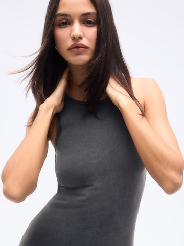 Pull&Bear Kleid in Grau