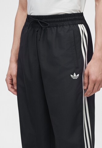 juoda ADIDAS ORIGINALS Laisvas Kelnės 'Basketball Windbreaker'