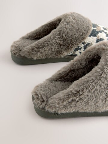 Papuci de casă de la Next pe gri