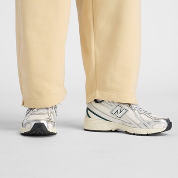 new balance Baggy Sportbroek 'Trackside Fleece Barrel Pant' in Beige