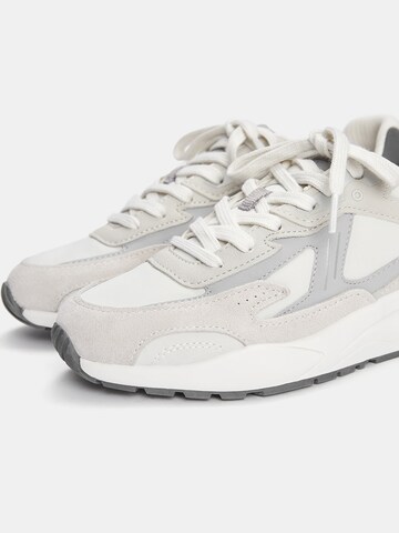 Sneaker low de la Pull&Bear pe gri