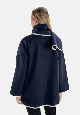 Elara Tussenmantel in Blauw