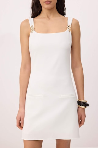Rochie de la Trendyol pe alb