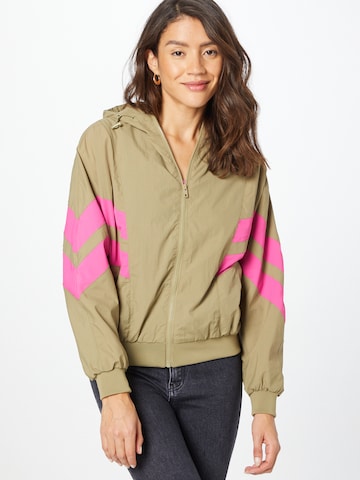 Urban Classics Between-Season Jacket 'Crinkle Batwing' in Green: front