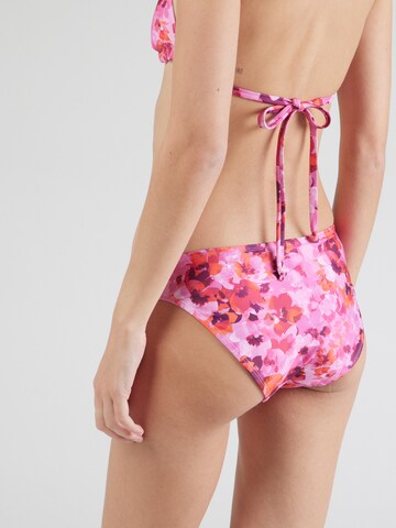 Slip costum de baie de la Hunkemöller pe roz