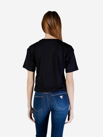 Maglietta 'GABI SS CN T-SHIRT V6GI10 K2977' di GUESS in nero