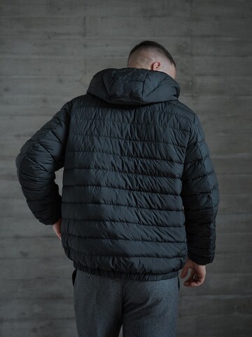 DAN FOX APPAREL Jacke 'Essential' in Schwarz