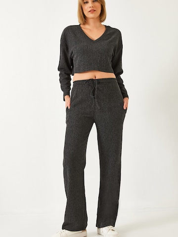 Bianco Lucci Nohavicový kostým - Sivá: predná strana