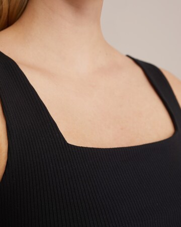 WE Fashion Top in Black