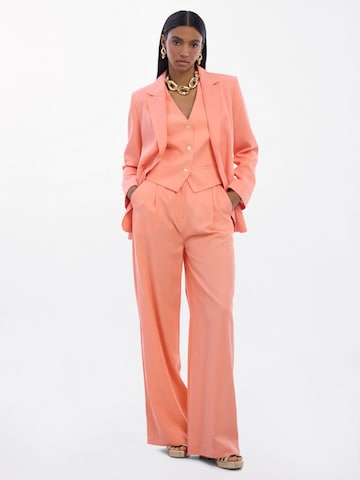 regular Pantaloni con pieghe di Lola Casademunt in arancione