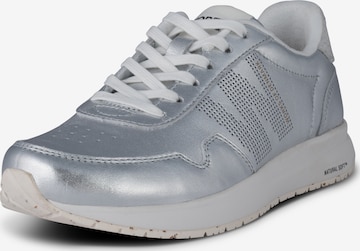 WODEN Sneakers laag 'Nora' in Zilver: voorkant
