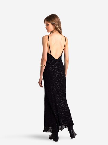 THE-ARE - Vestido en negro