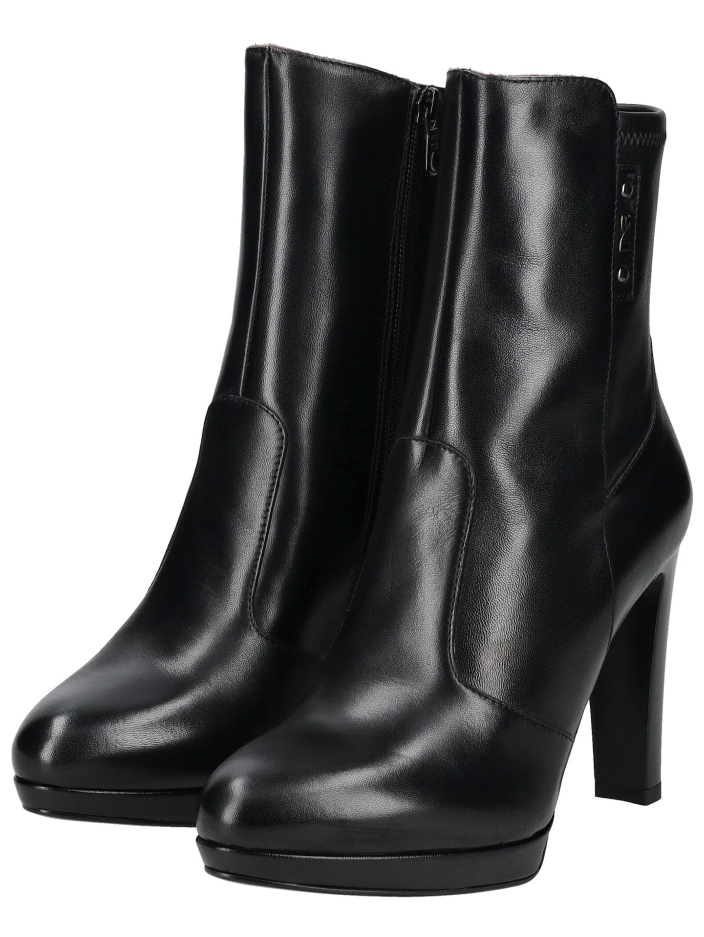 Nero Giardini Bootie in Black