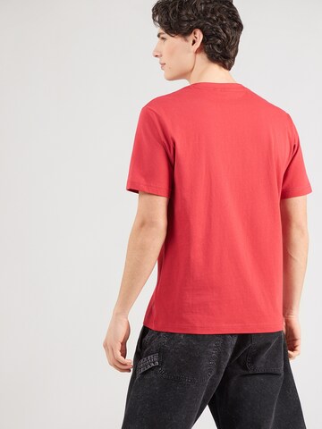 Tricou de la NAPAPIJRI pe roșu