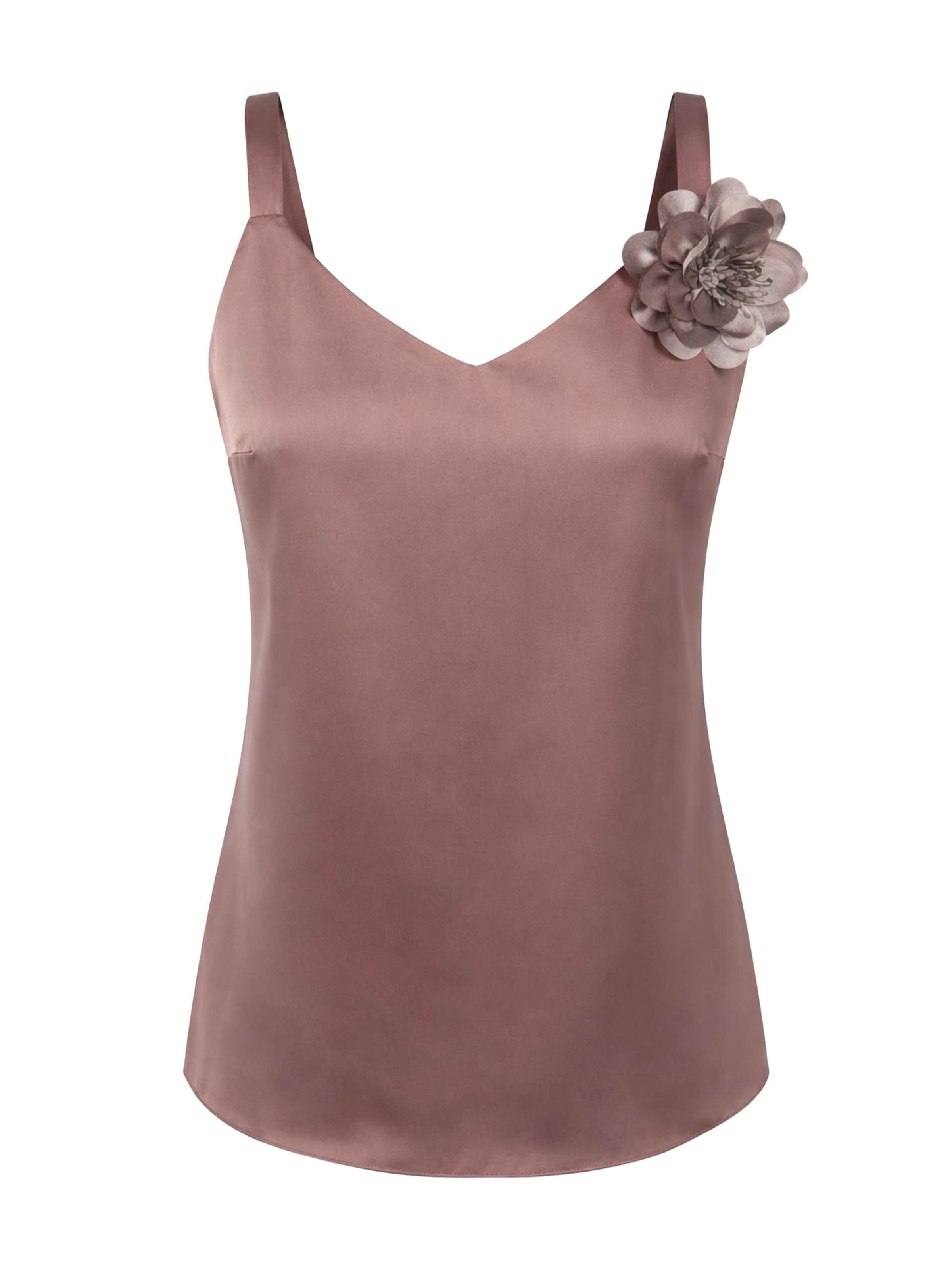 Haut 'V-Neck Satin Top with 3D Flower Detail' REGINA FASHION en rose : devant