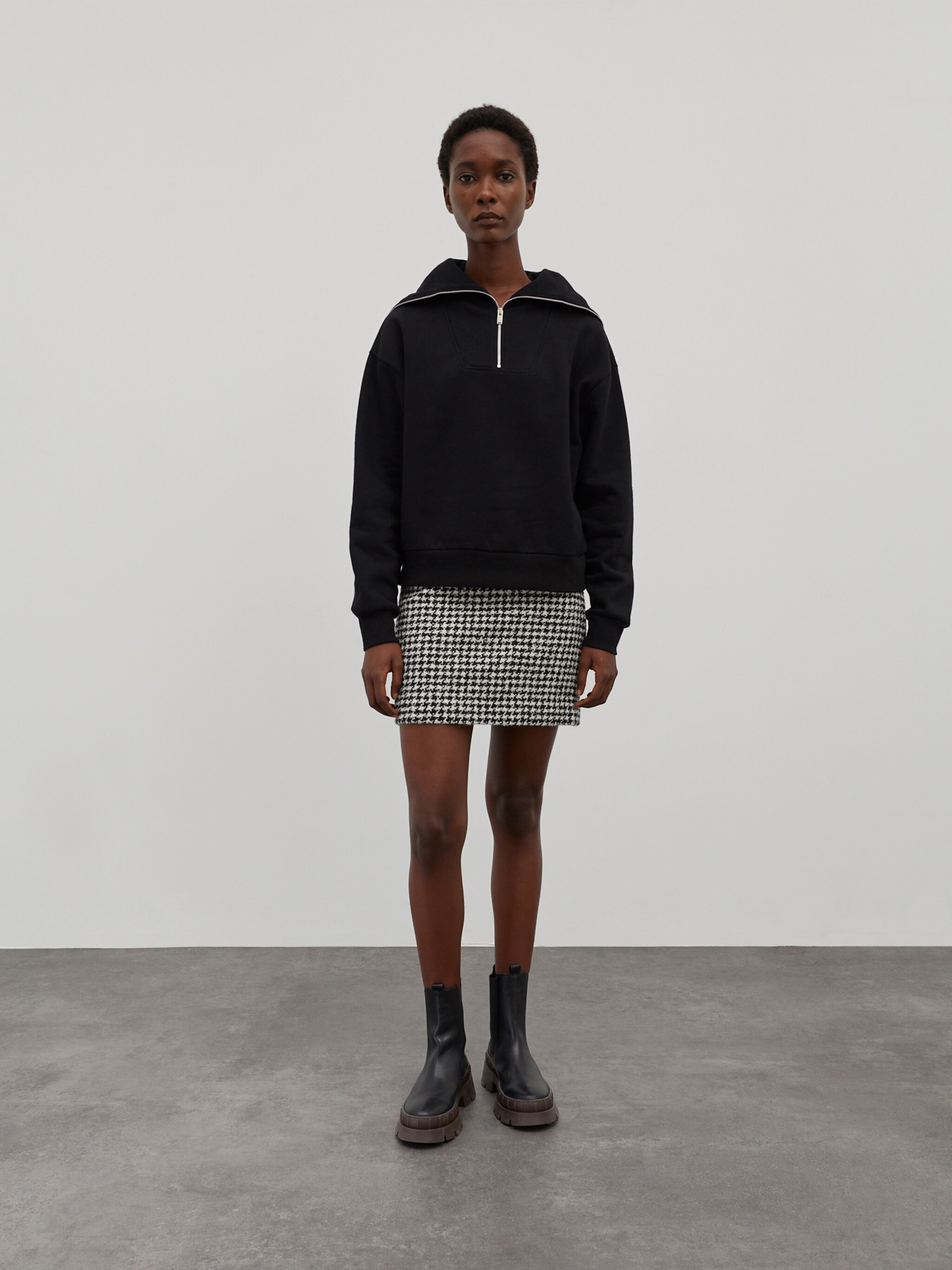 EDITED Produkte Sweatshirt 'Fionn' schwarz