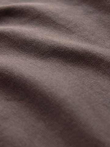 Tricou de la The Set pe bej