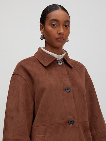 EDITED Between-Seasons Coat 'Ignacio' in Brown