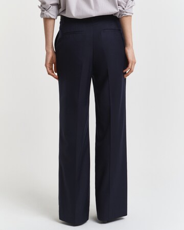 GANT Slim fit Trousers with creases in Blue
