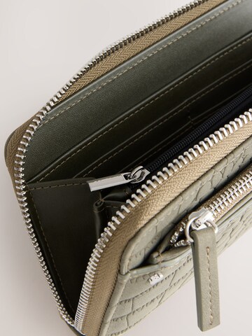 Portofel de la Next pe verde