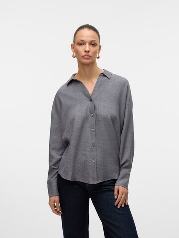 Camicia da donna 'VMMELANEY QUEENY' di VERO MODA in grigio: frontale