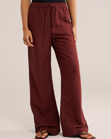 WE Fashion Широкий Штаны в Красный: спереди