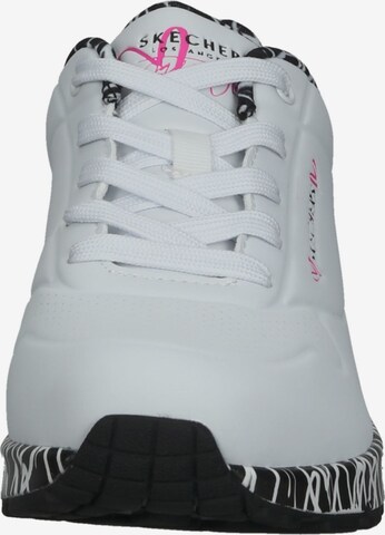 SKECHERS Låg sneaker 'Loving Love' i vit