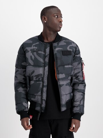 ALPHA INDUSTRIES Prehodna jakna 'Camo' | črna barva