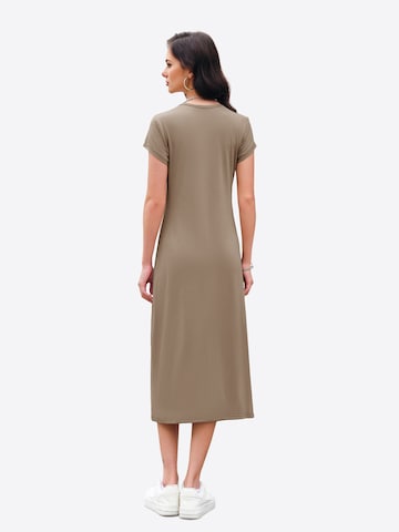 Rochie de la Imily Bela pe verde