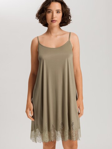 Chemise de nuit ' Melia ' Hanro en marron : devant