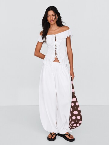 Bershka Pusero värissä valkoinen