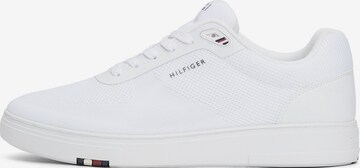 TOMMY HILFIGER Trampki niskie w kolorze biały: przód