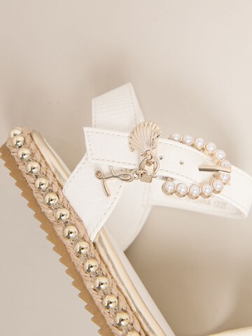 Lipsy Sandale in Weiß