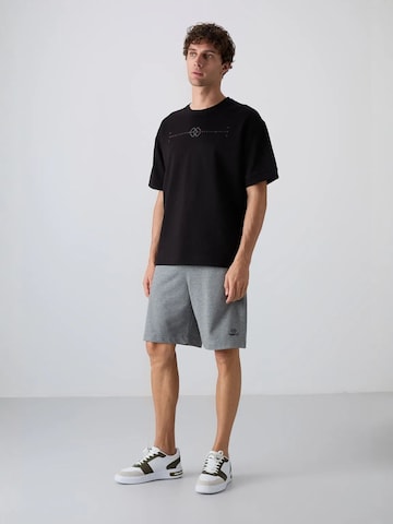 Tommy Life Shirt in Black