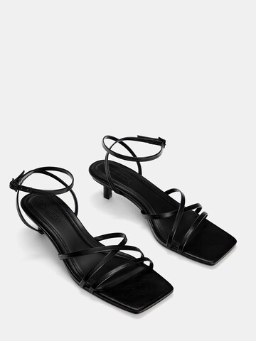 Sandalo con cinturino di Pull&Bear in nero