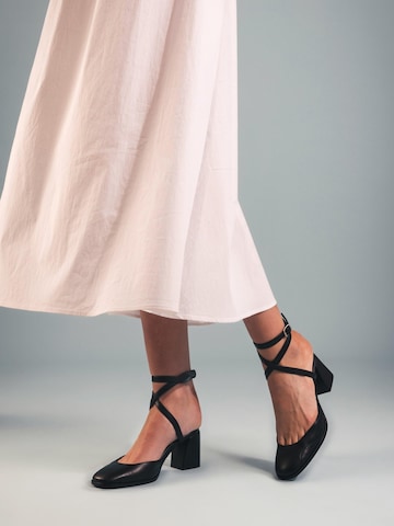 nae Vegan Shoes Sandały 'LISA' w kolorze czarny: przód