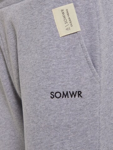 SOMWR Tapered Sweathose 'COMMENCE' in Blau