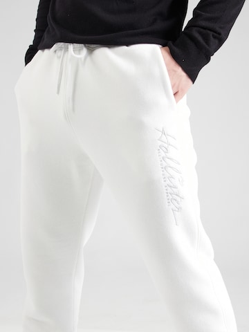 HOLLISTER Tapered Trousers in White