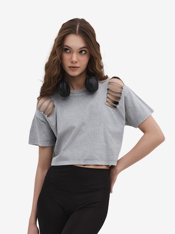 No Matter What Shirt in Grijs: voorkant