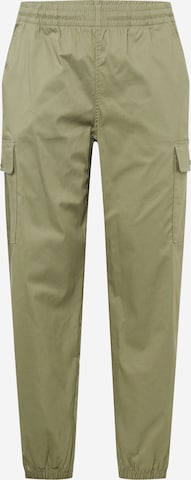 new balance Tapered Cargo Pants in Green: front