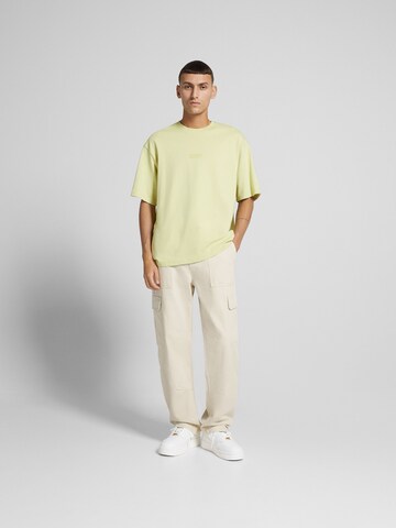 Bershka Loose fit Cargo trousers in Beige