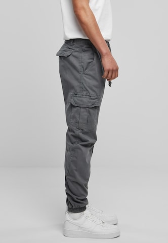 Tapered Pantaloni cu buzunare de la Urban Classics pe gri