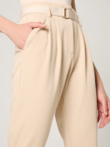 Guido Maria Kretschmer Women - regular Pantalón plisado 'Laurine' en naranja