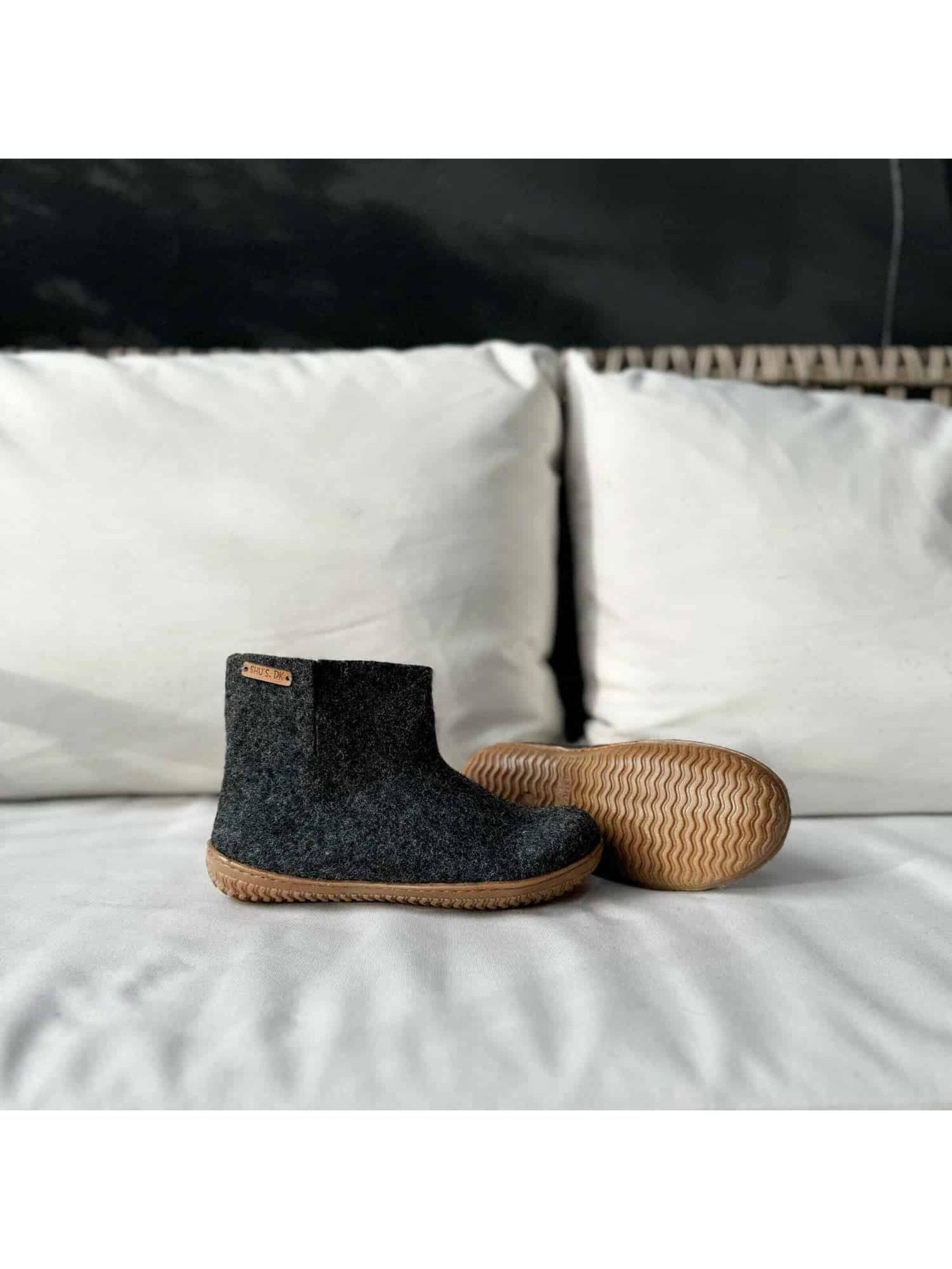 SHUS walk with nature Boot 'Uldstøvle (100% ren uld) - Model koks m/Gummisål - Dansk Design fra SHUS' in Grey