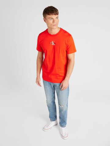 T-Shirt Calvin Klein Jeans en rouge