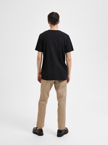 Tricou 'Aspen' de la SELECTED HOMME pe negru