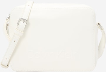 Calvin Klein - Bolso de hombro en blanco: frente