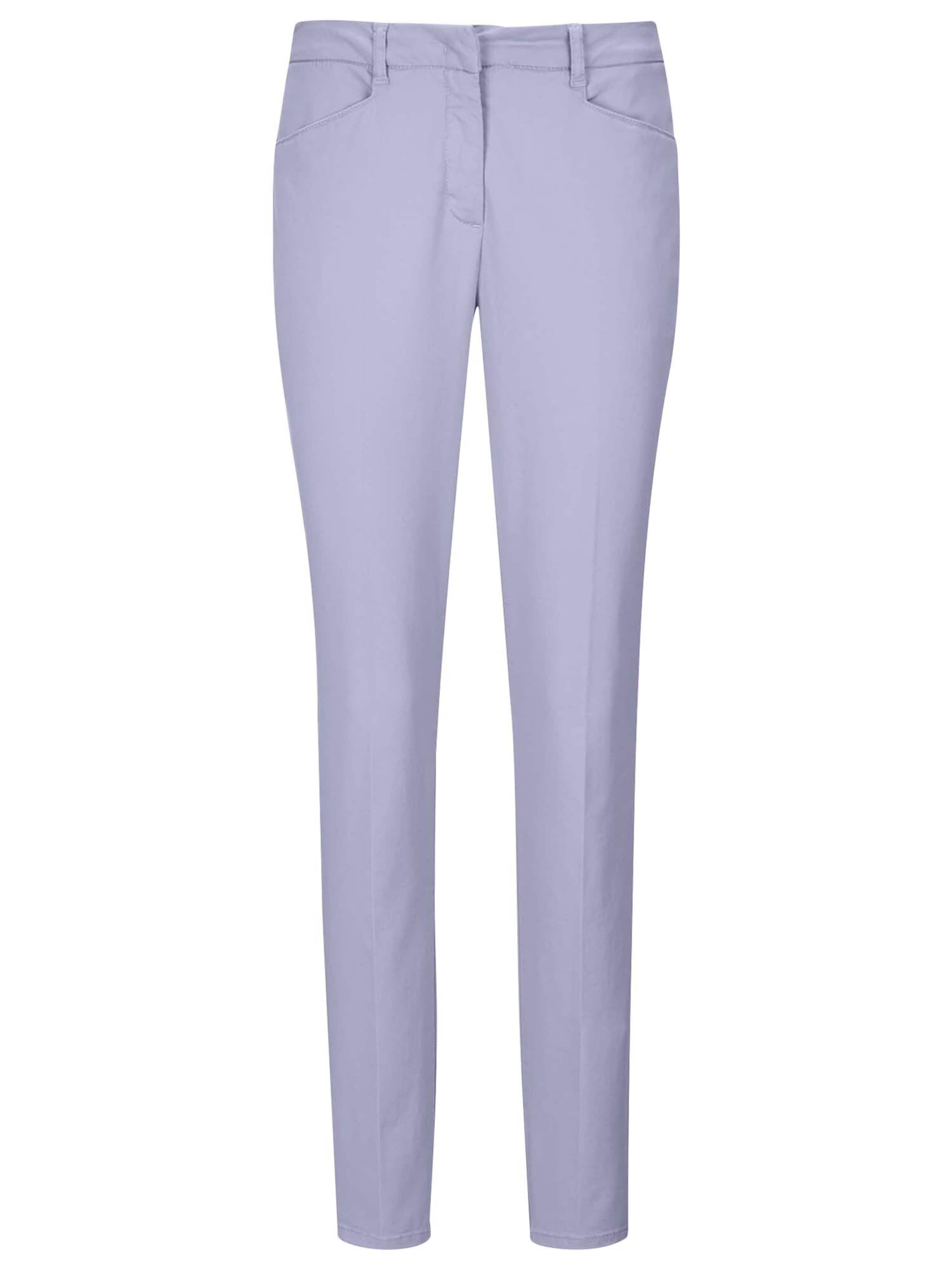 MADELEINE Pantalon chino en violet clair, Vue avec produit