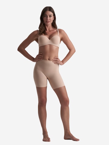 Bye Bra - Pantalón moldeador 'Smooth Essentials Mid Waist Short' en beige